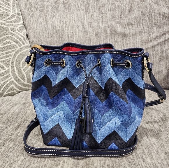 Dooney & Bourke Handbags - Dooney and Bourke Crossbody